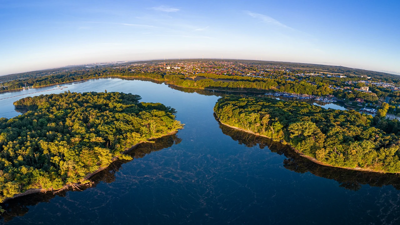 Luftaufnahme vom Stausee in Richtung Stadt Haltern am See, &copy; Michael David